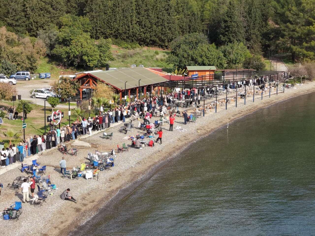 Yüzlerce Vatandaş Kille'de Marina Projesine Karşı İnsan Zinciri Oluşturdu 4